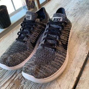 Nike Women's Free RN Flyknit Shoes